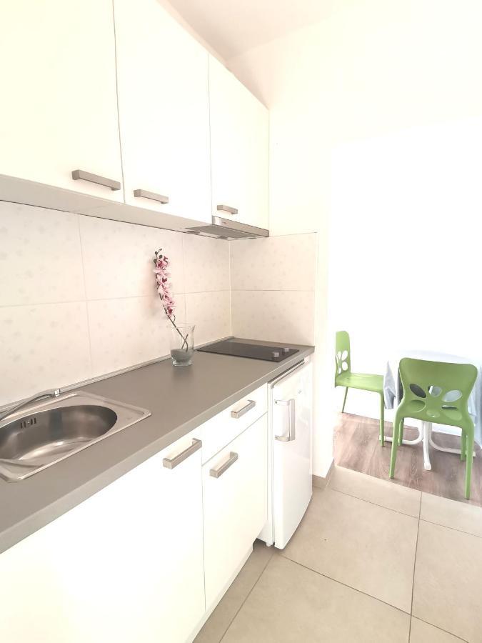 Apt White Idyll, 3 Bedrooms, 3 Bathrooms, Terrace Apt Promajna Ngoại thất bức ảnh